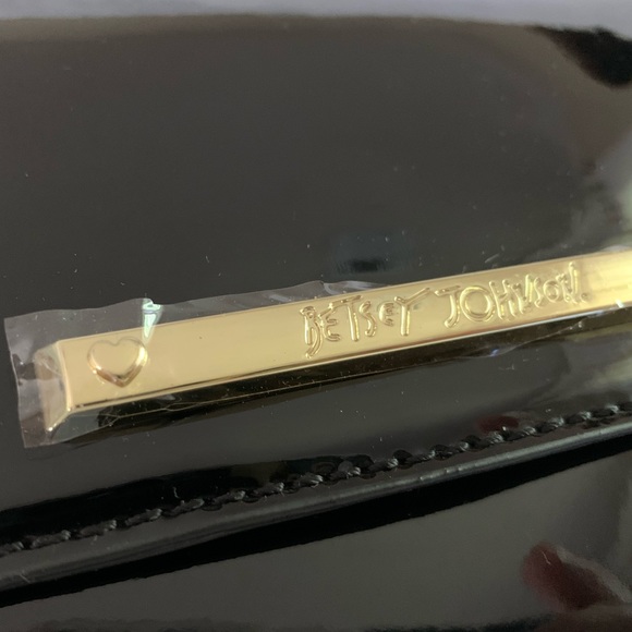 Betsy Johnson patent leather evening bag, black 🖤 - Picture 3 of 8